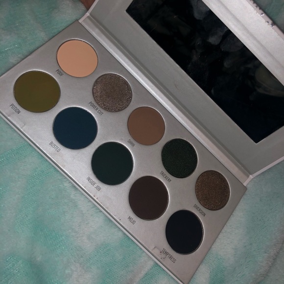 MORPHE X JACLYN HILL DARK MAGIC PALETTE - Picture 1 of 3